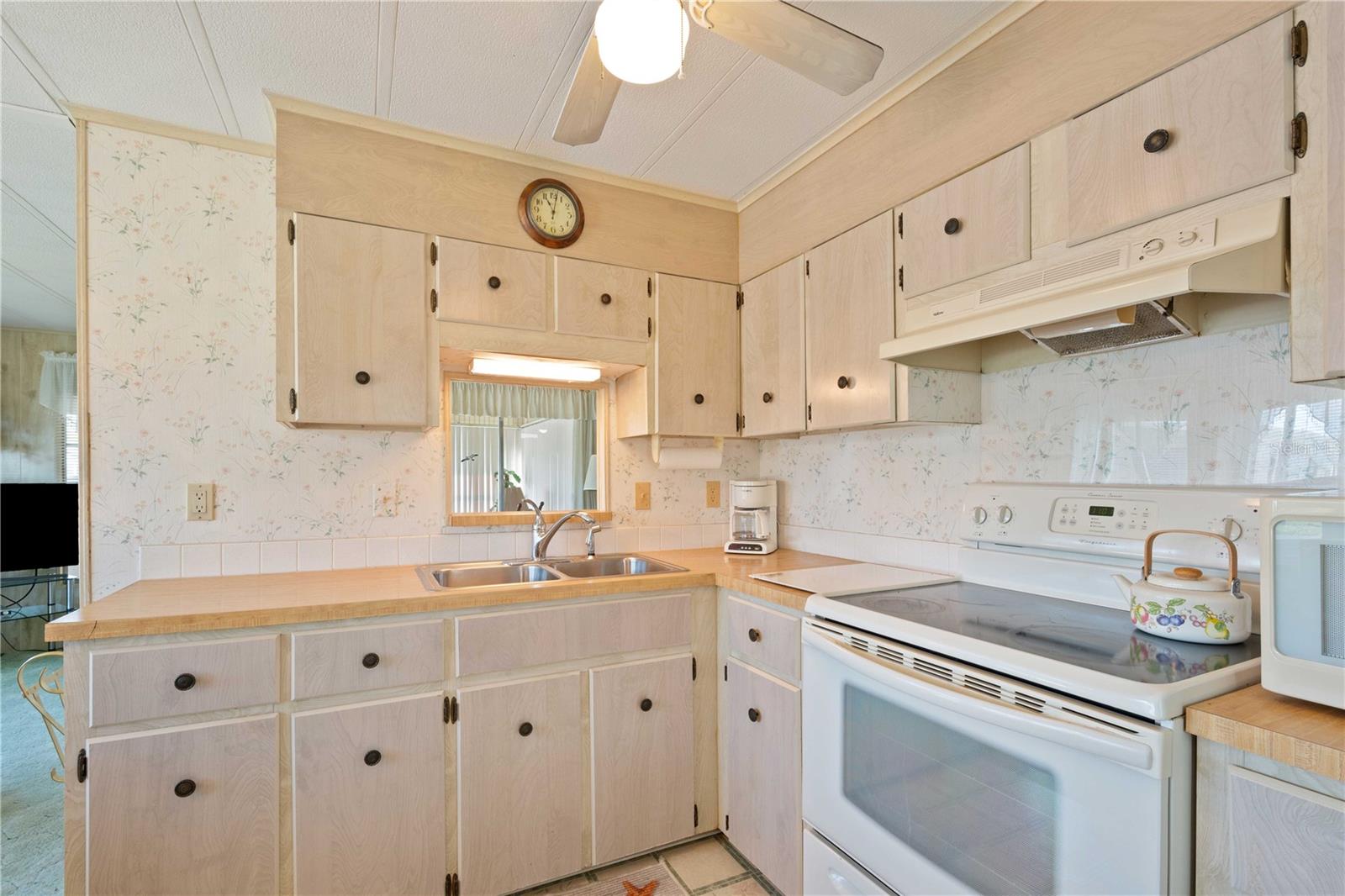 Image 9 of 45 For 37812 Valencia Avenue
