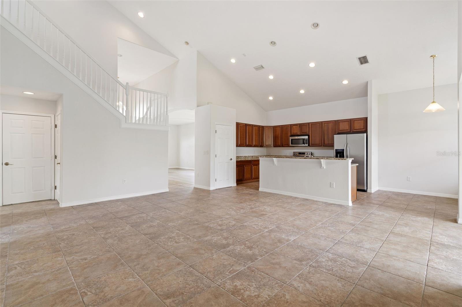 Listing photo id 8 for 3013 Silvermill Loop O