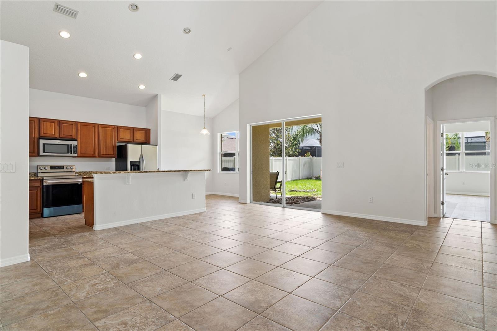 Listing photo id 9 for 3013 Silvermill Loop O