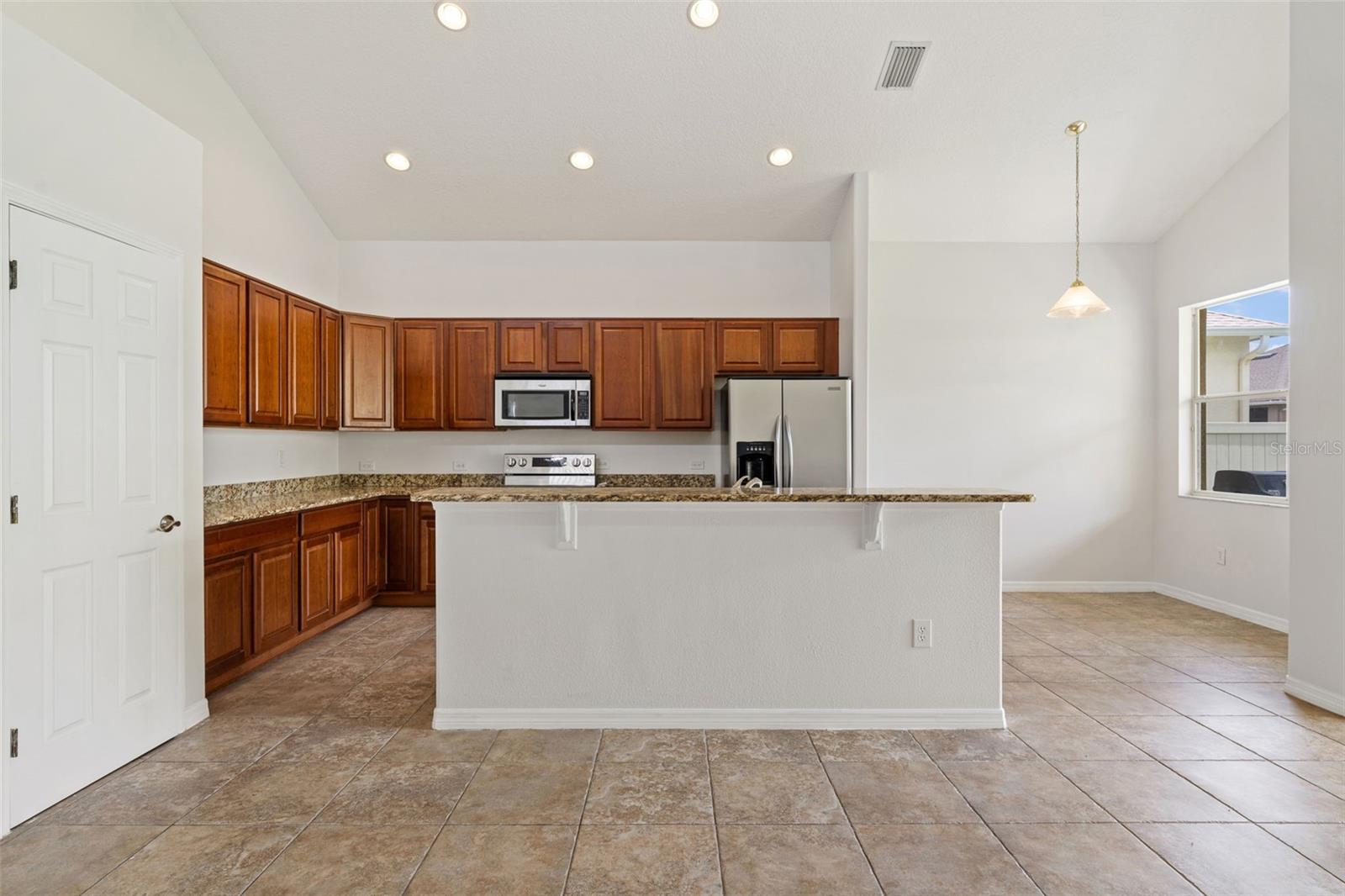 Listing photo id 11 for 3013 Silvermill Loop O