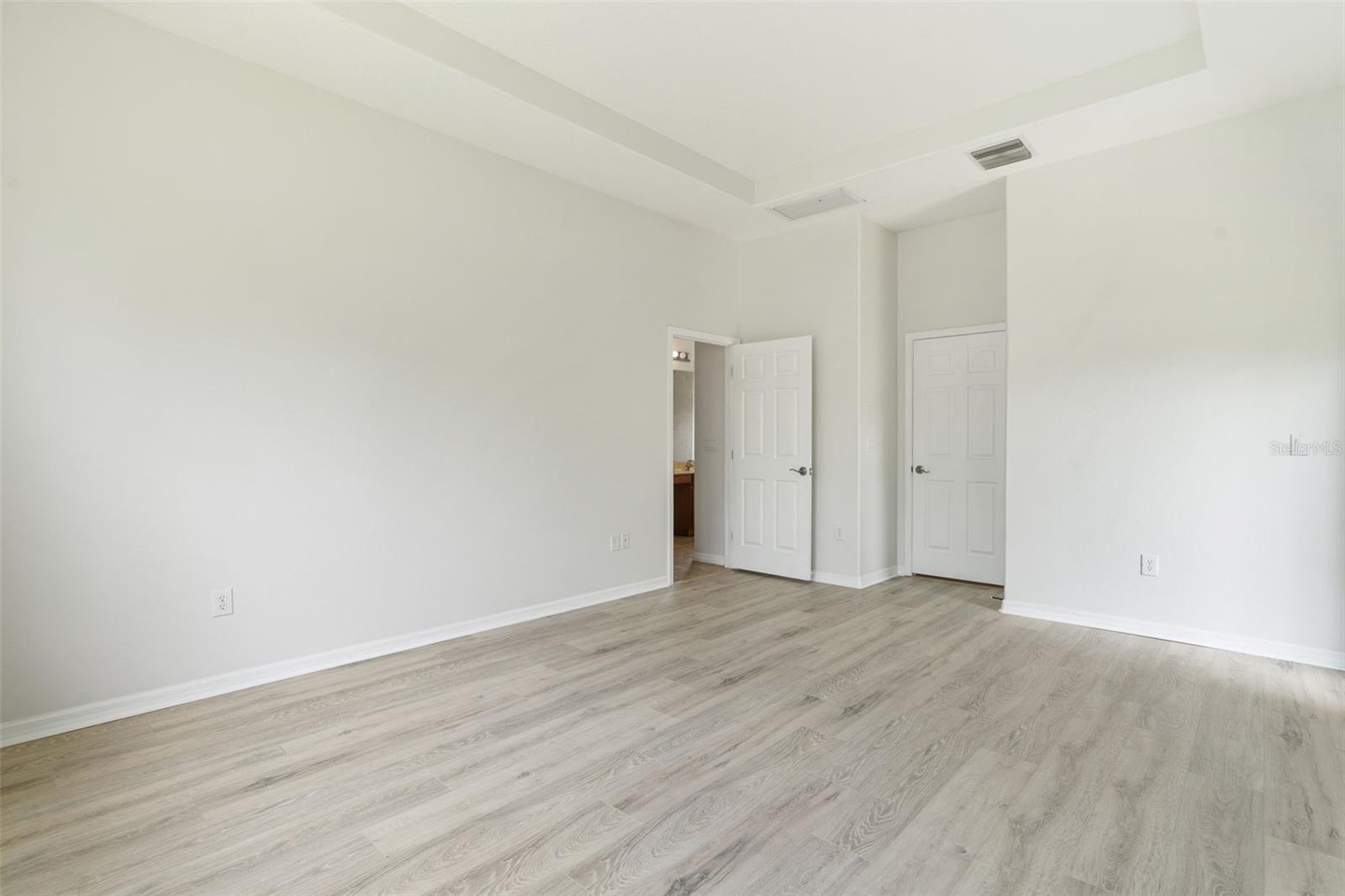 Listing photo id 17 for 3013 Silvermill Loop O