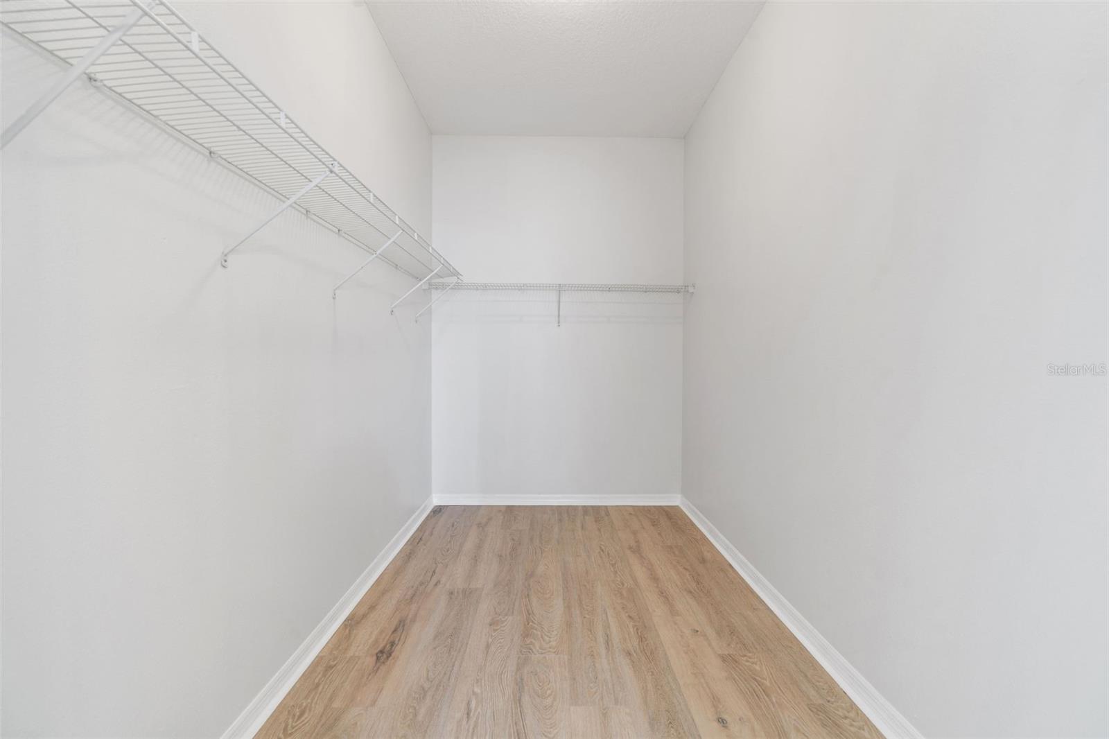 Listing photo id 20 for 3013 Silvermill Loop O