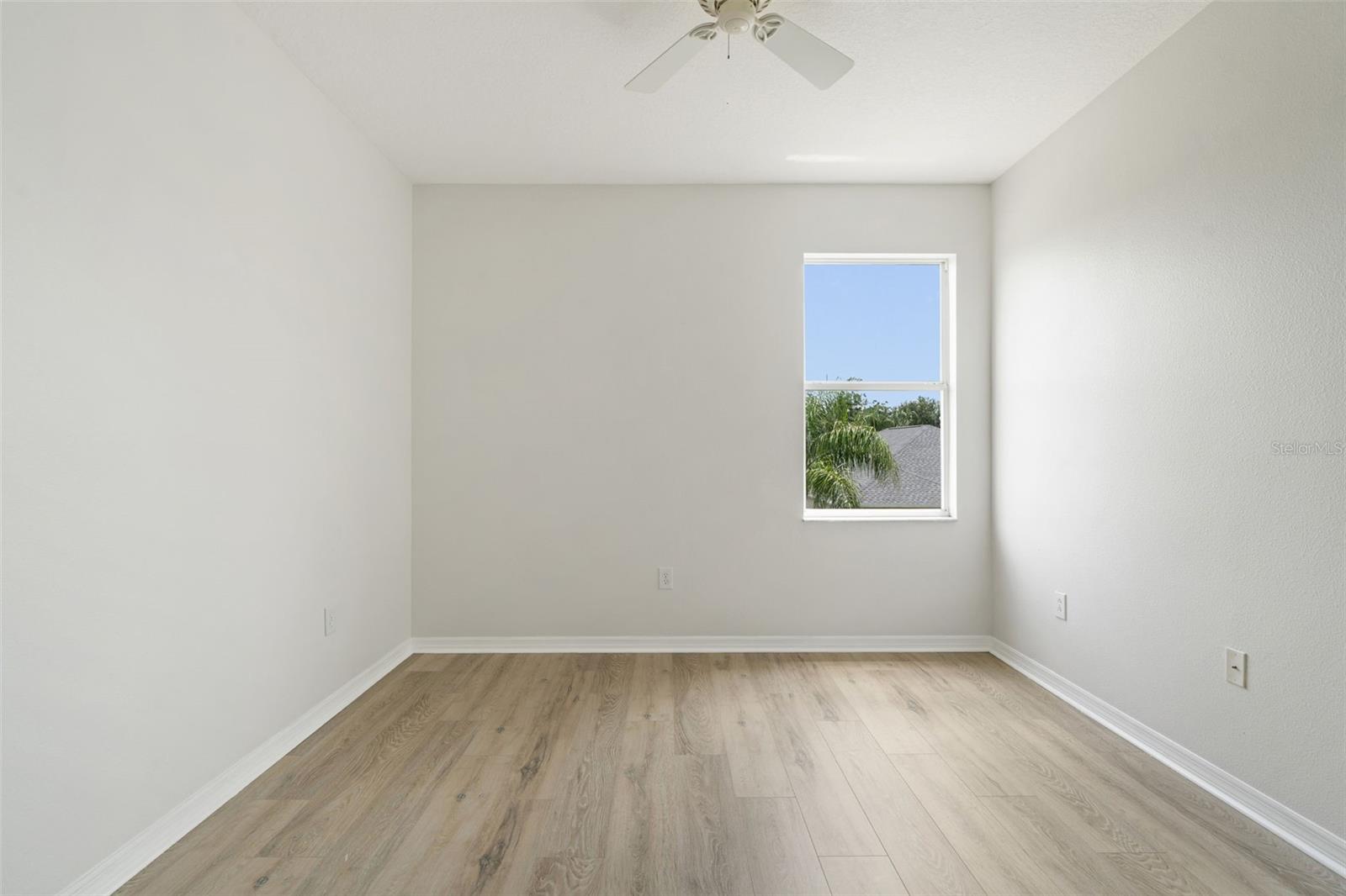 Listing photo id 23 for 3013 Silvermill Loop O