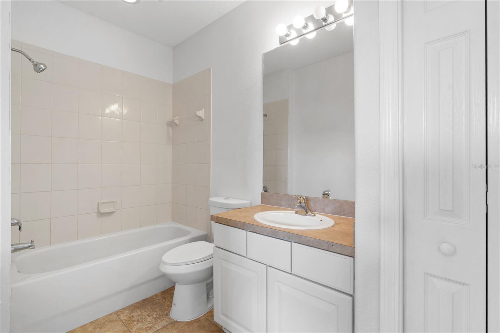 Listing photo id 24 for 3013 Silvermill Loop O