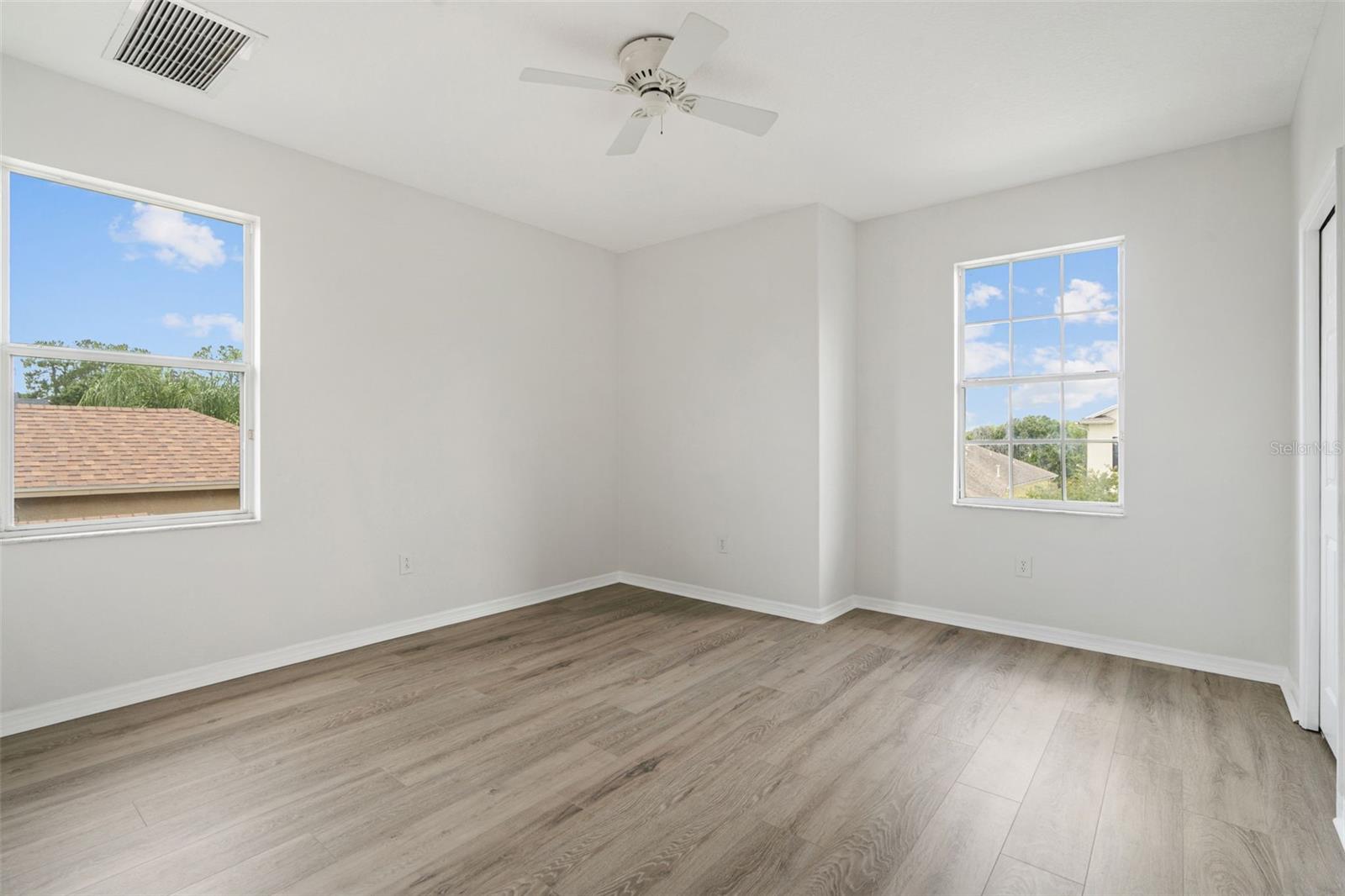 Listing photo id 25 for 3013 Silvermill Loop O