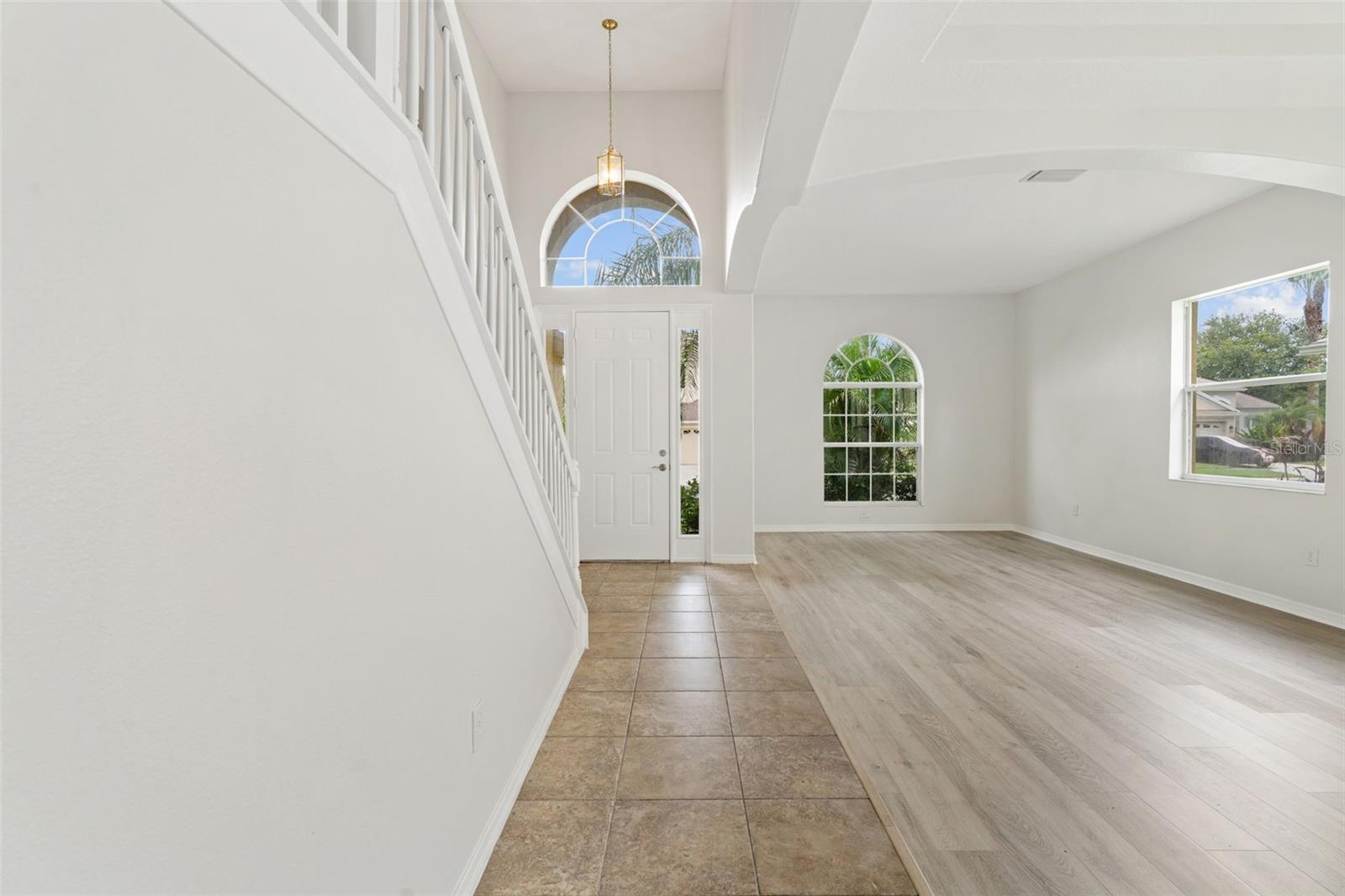 Listing photo id 2 for 3013 Silvermill Loop O