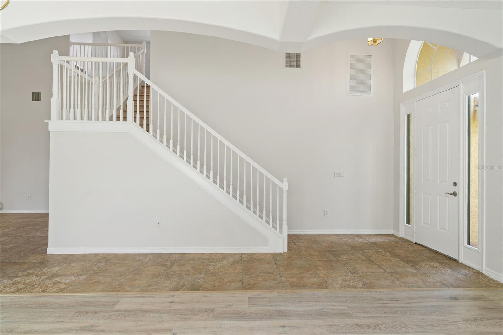 Listing photo id 3 for 3013 Silvermill Loop O
