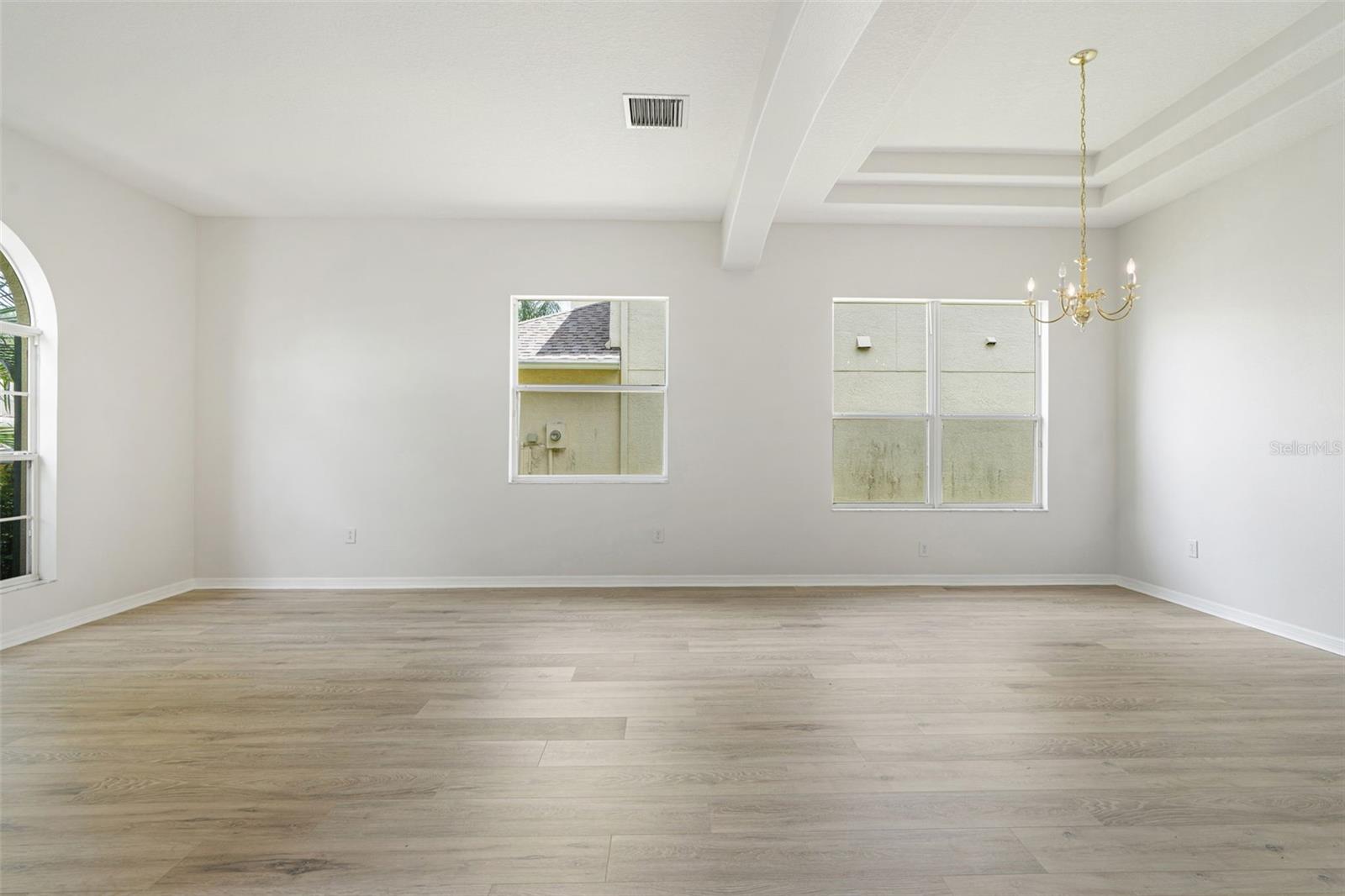 Listing photo id 4 for 3013 Silvermill Loop O