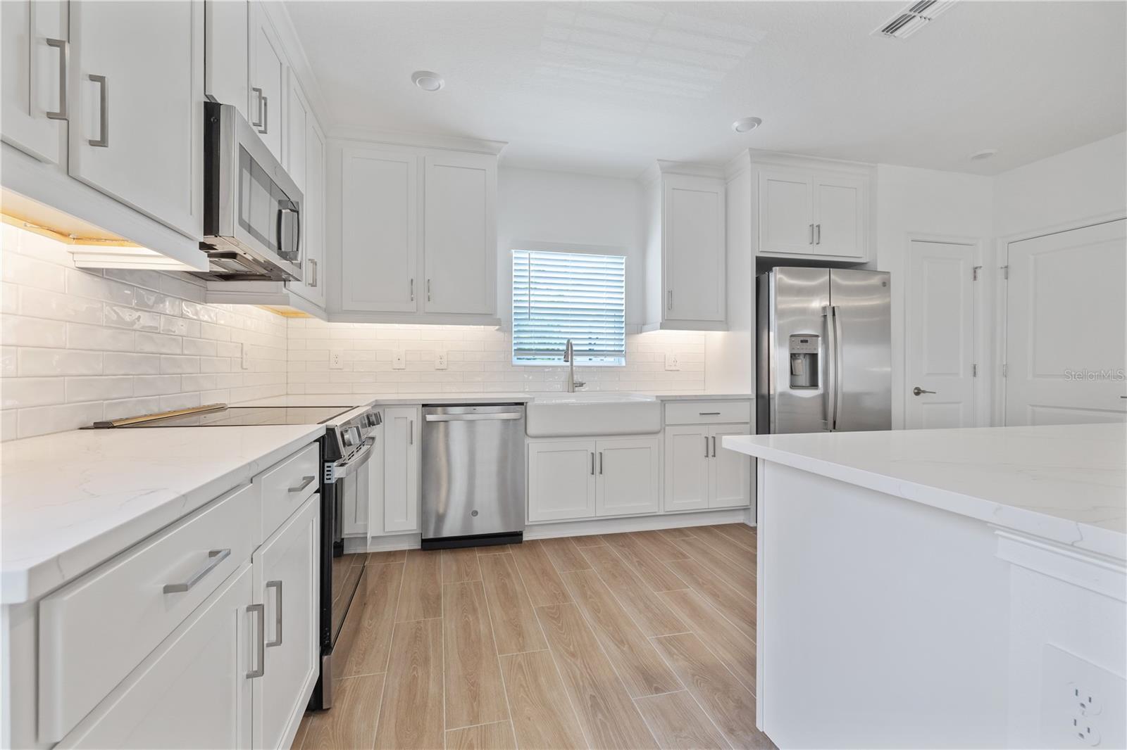 Image 12 of 35 For 4511 Manhattan Avenue 19