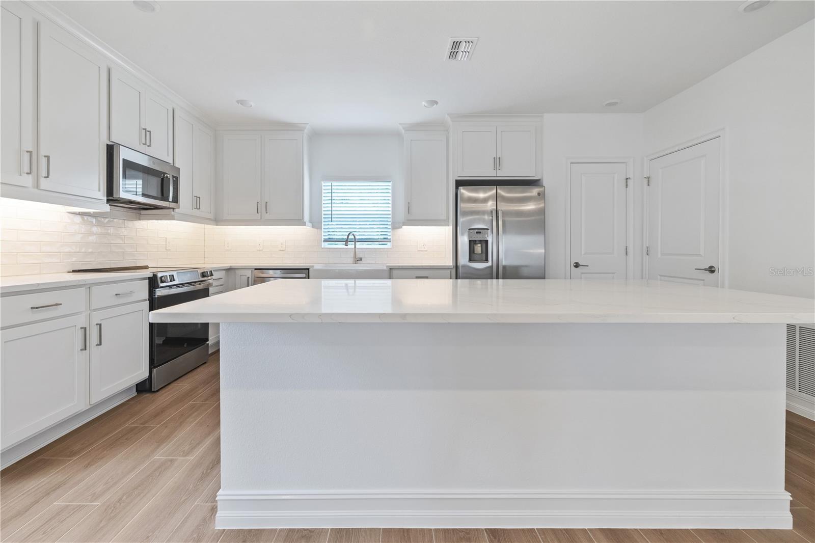 Image 14 of 35 For 4511 Manhattan Avenue 19