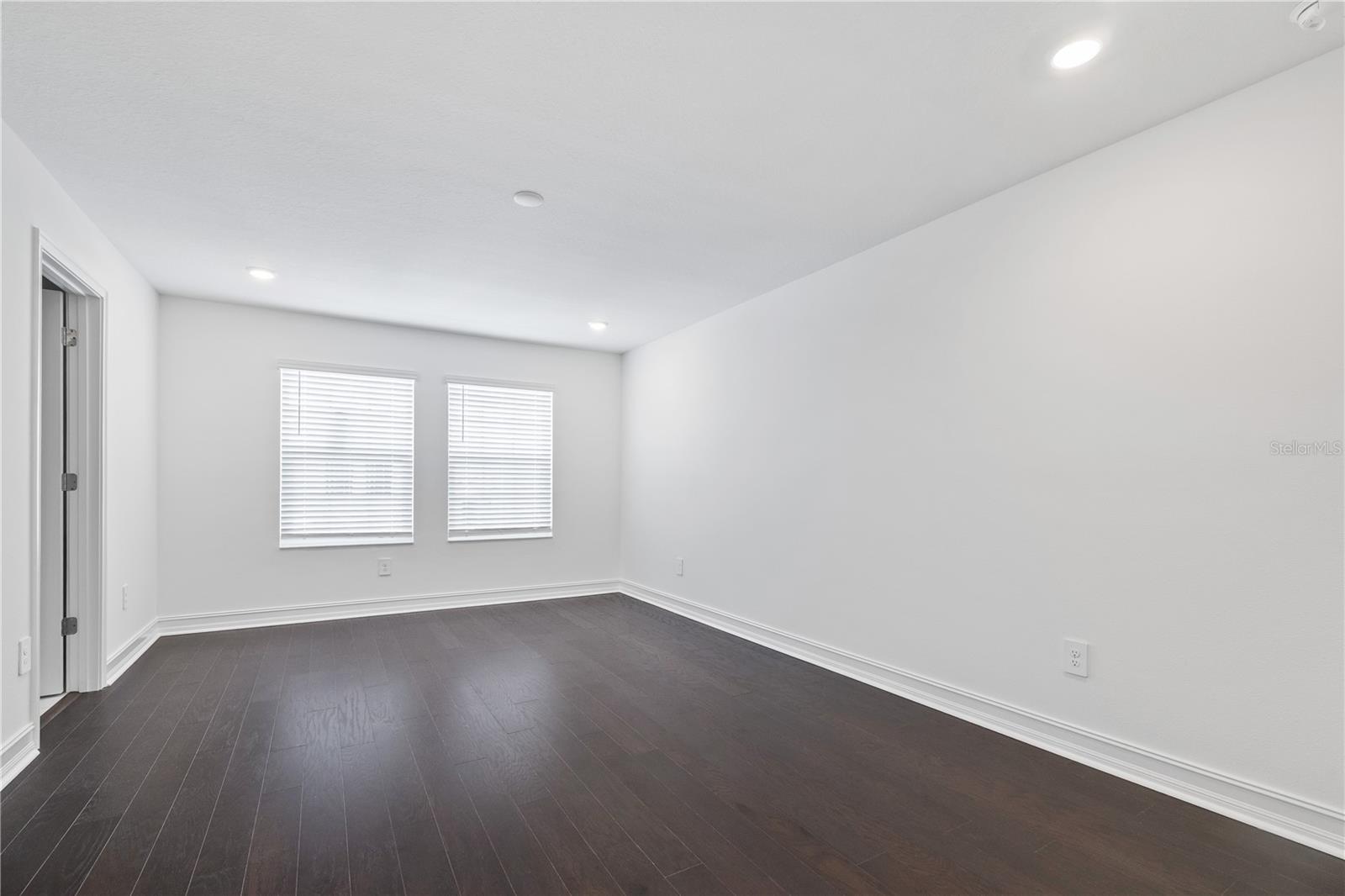Image 22 of 35 For 4511 Manhattan Avenue 19