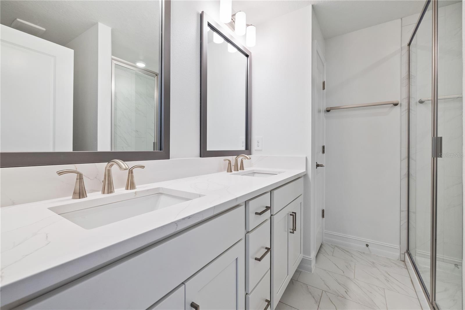 Image 24 of 35 For 4511 Manhattan Avenue 19