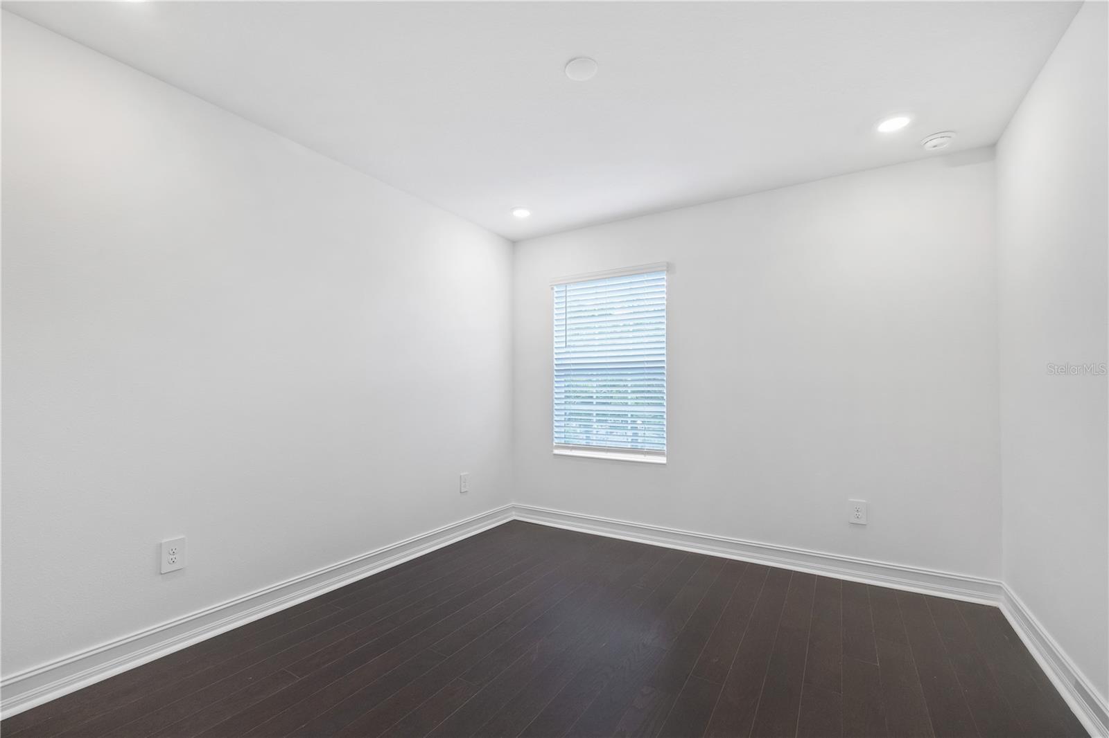 Image 26 of 35 For 4511 Manhattan Avenue 19