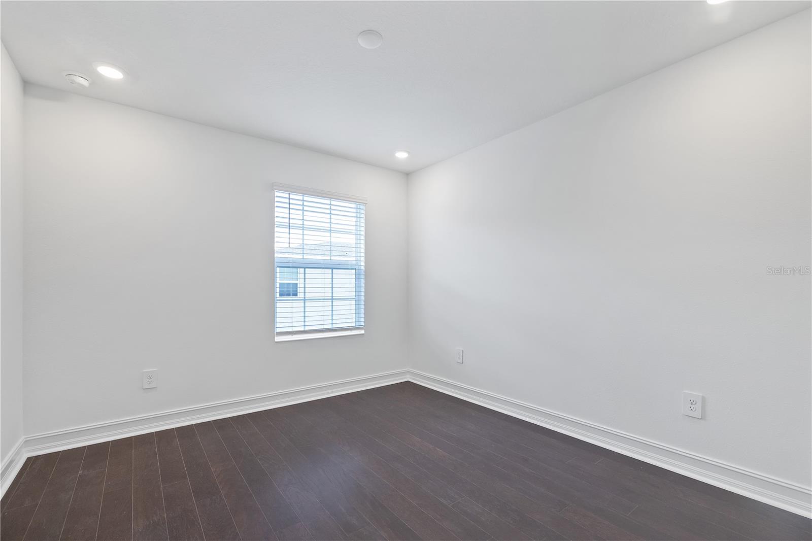 Image 27 of 35 For 4511 Manhattan Avenue 19