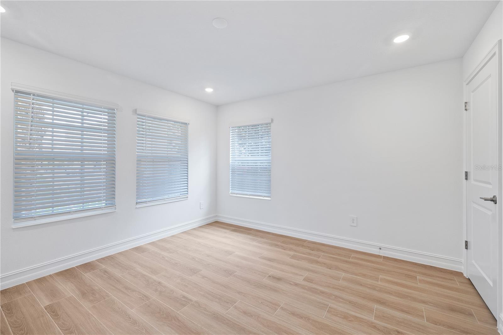 Image 5 of 35 For 4511 Manhattan Avenue 19