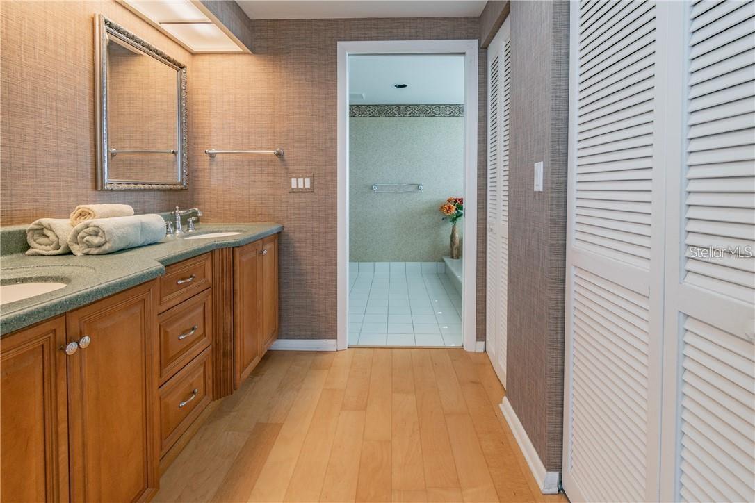 Image 38 of 70 For 1540 Gulf Boulevard 1106