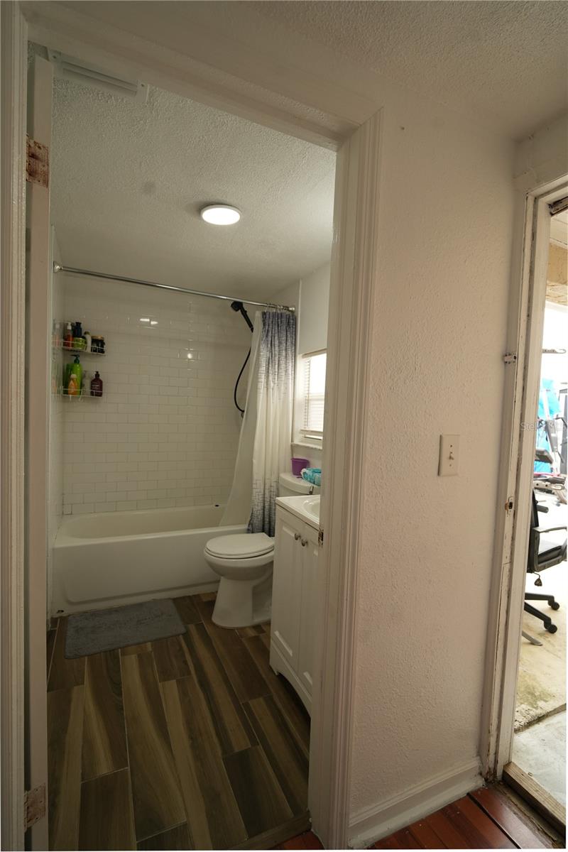 Image 16 of 38 For 2108 Comanche Avenue