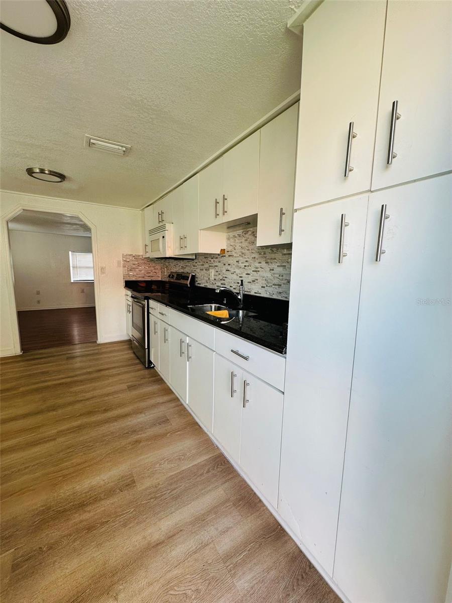 Image 32 of 38 For 2108 Comanche Avenue