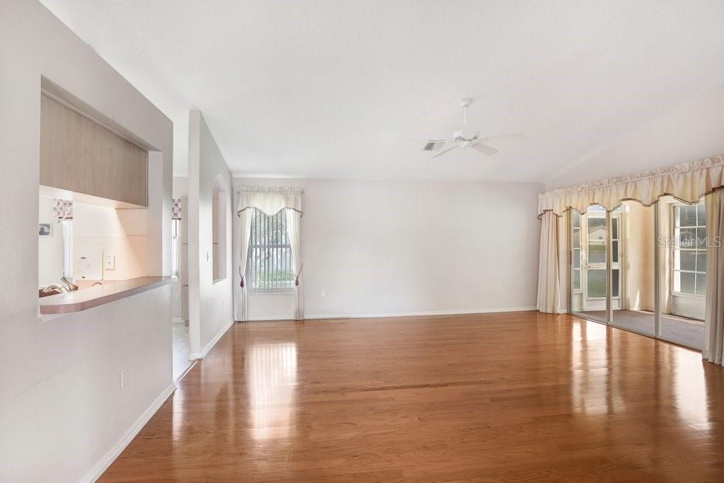 Image 20 of 49 For 4407 Whitton Way