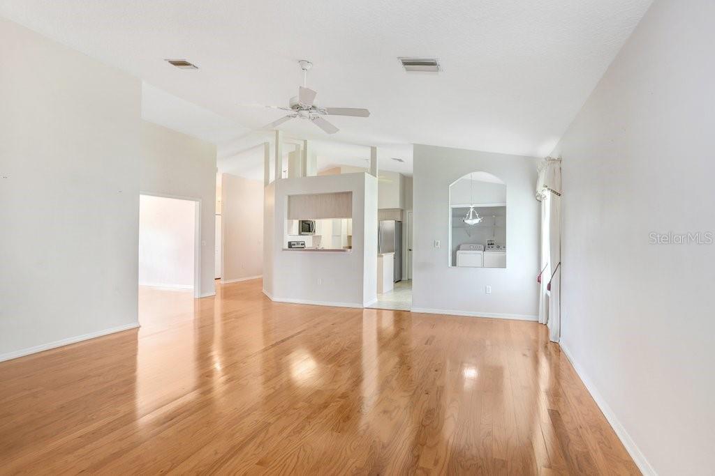 Image 21 of 49 For 4407 Whitton Way