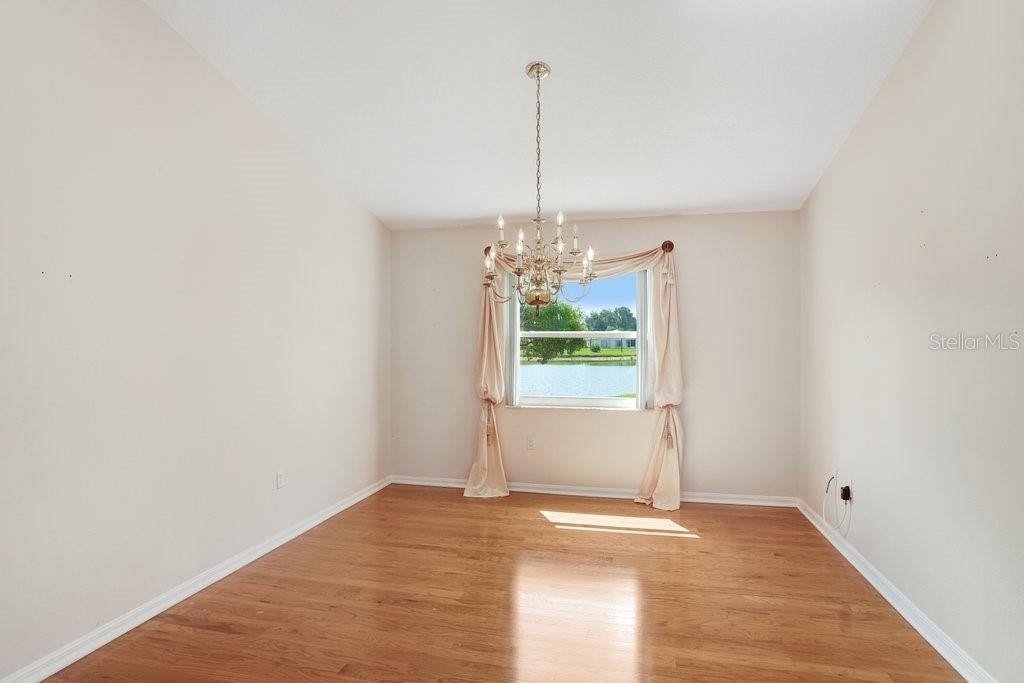 Image 23 of 49 For 4407 Whitton Way