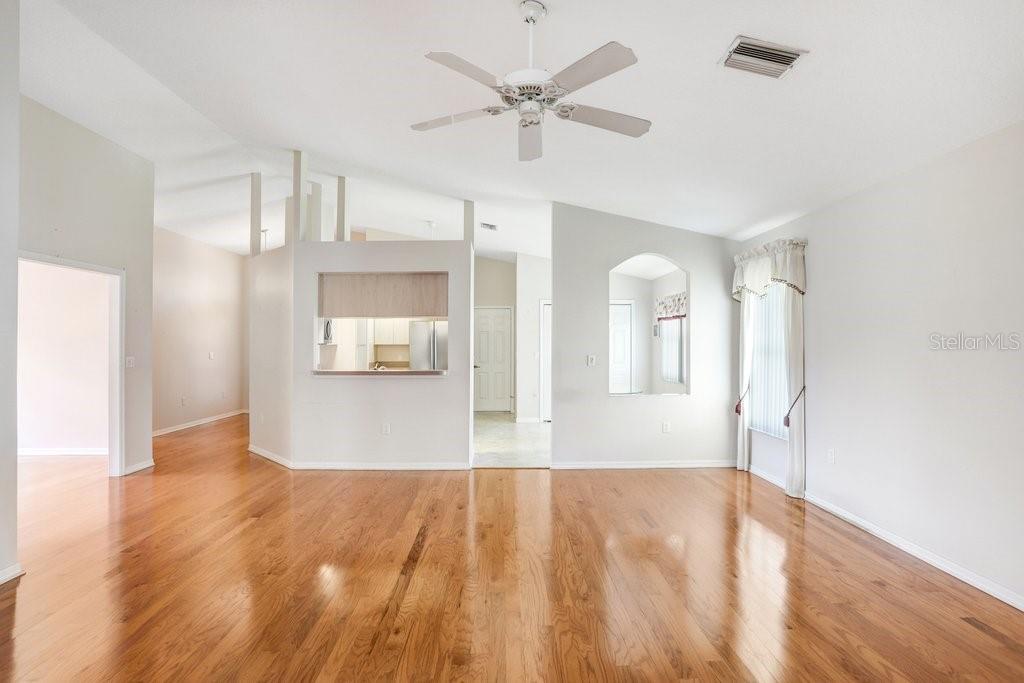 Image 24 of 49 For 4407 Whitton Way