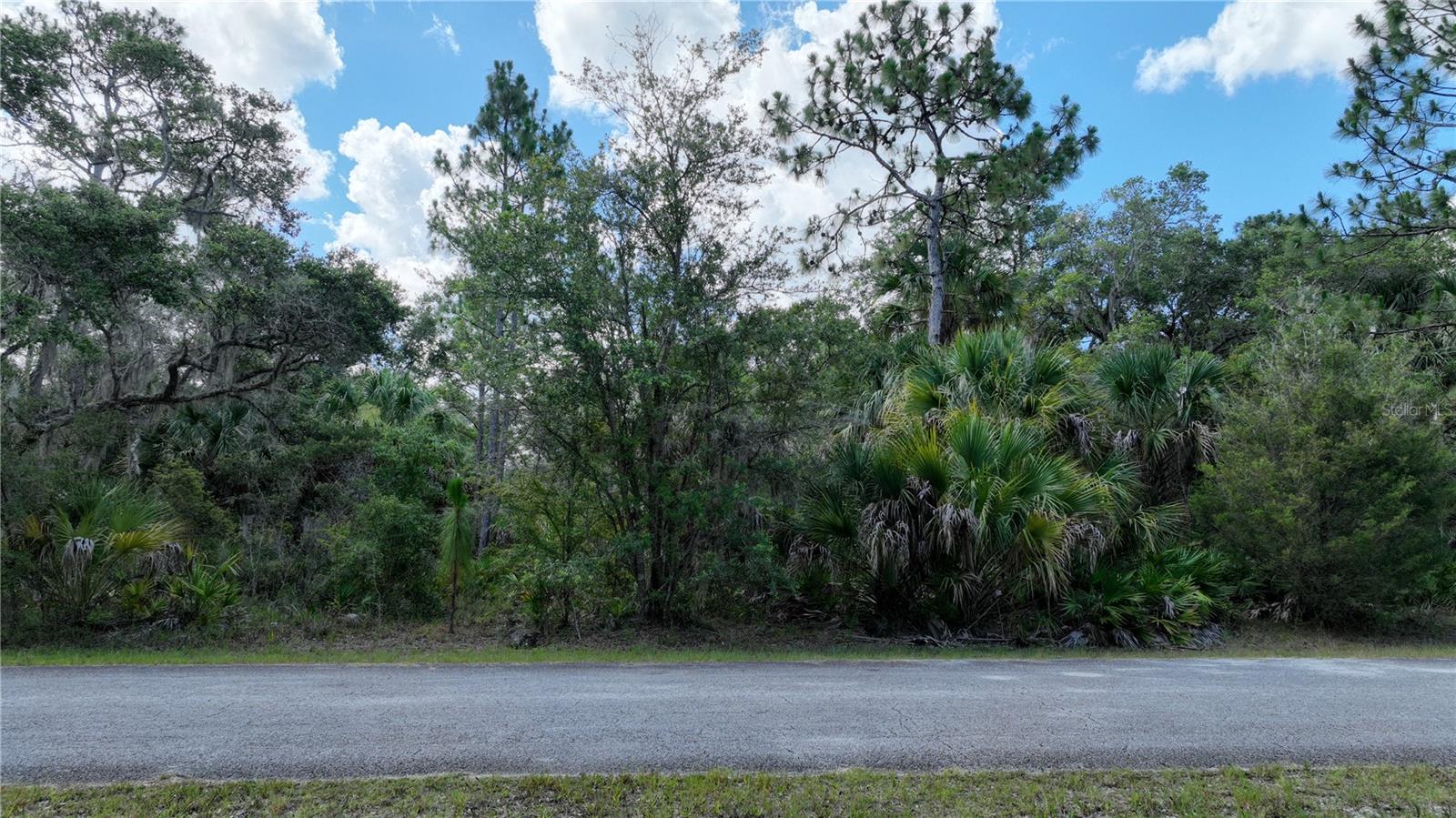 Listing photo id 2 for 12196 Bluebell Drive