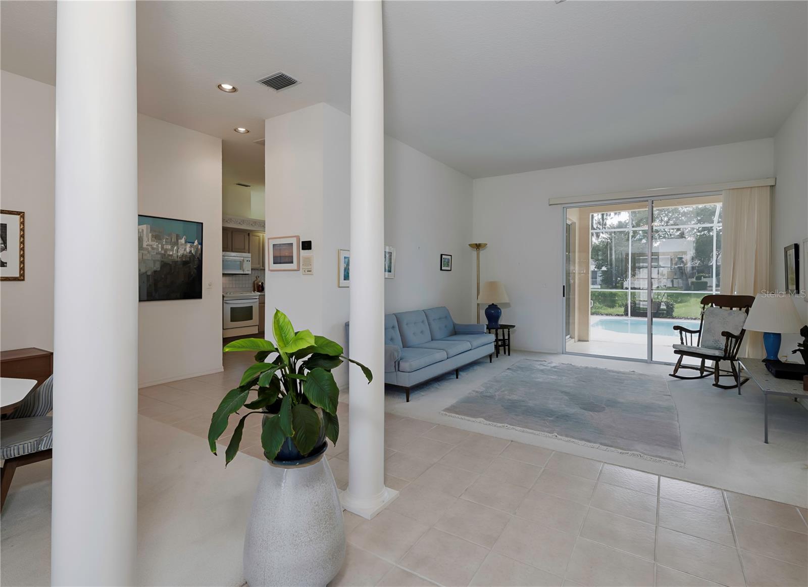 Listing photo id 10 for 2406 Dana Drive