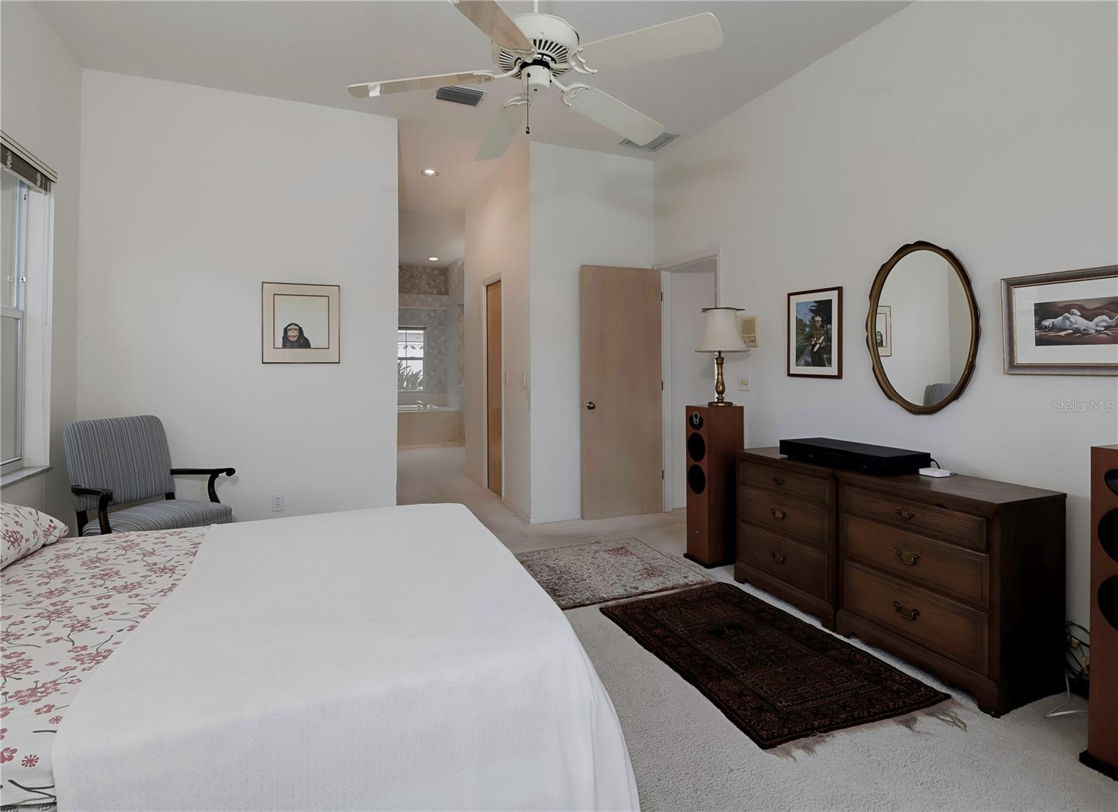 Listing photo id 13 for 2406 Dana Drive