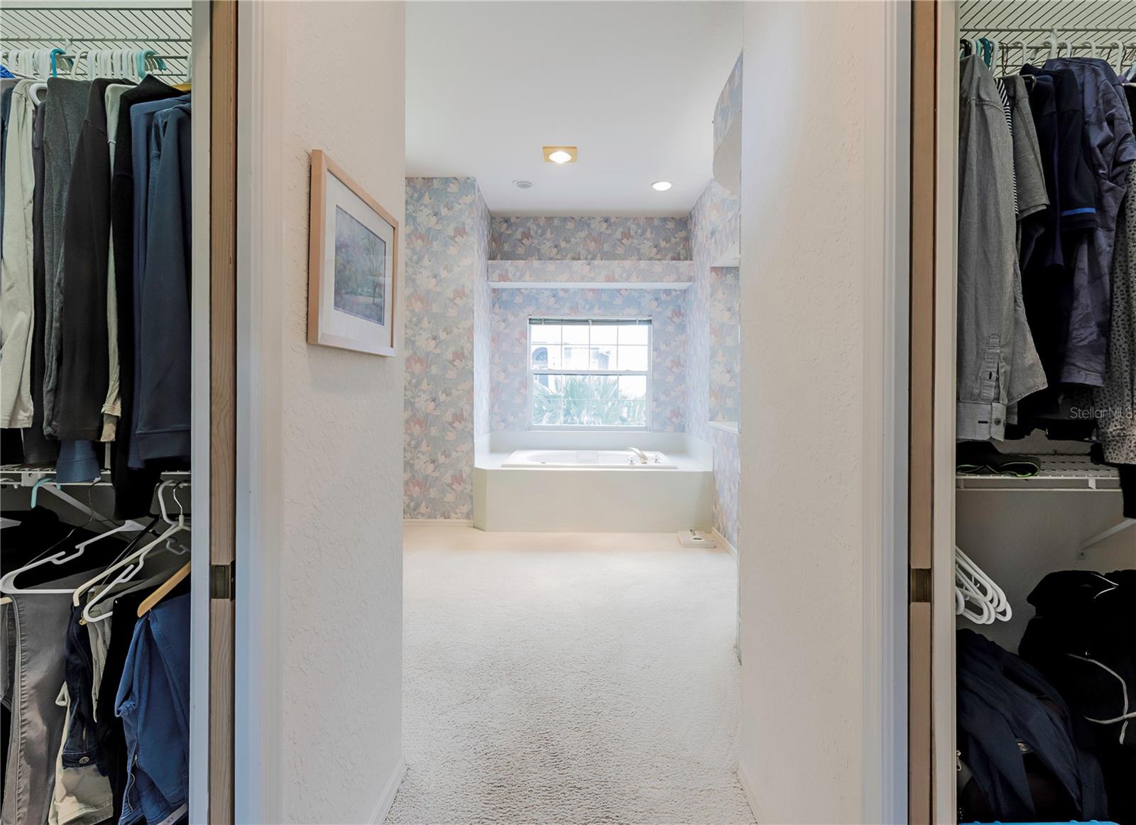 Listing photo id 14 for 2406 Dana Drive