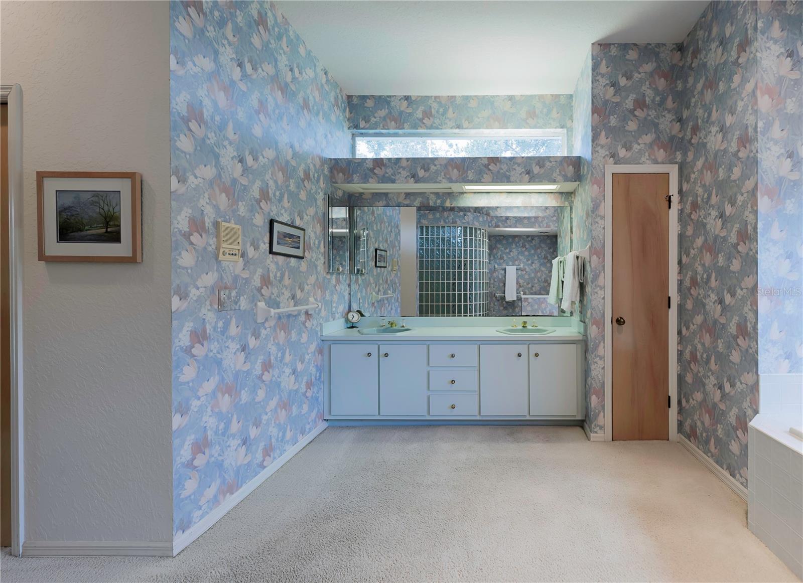 Listing photo id 15 for 2406 Dana Drive