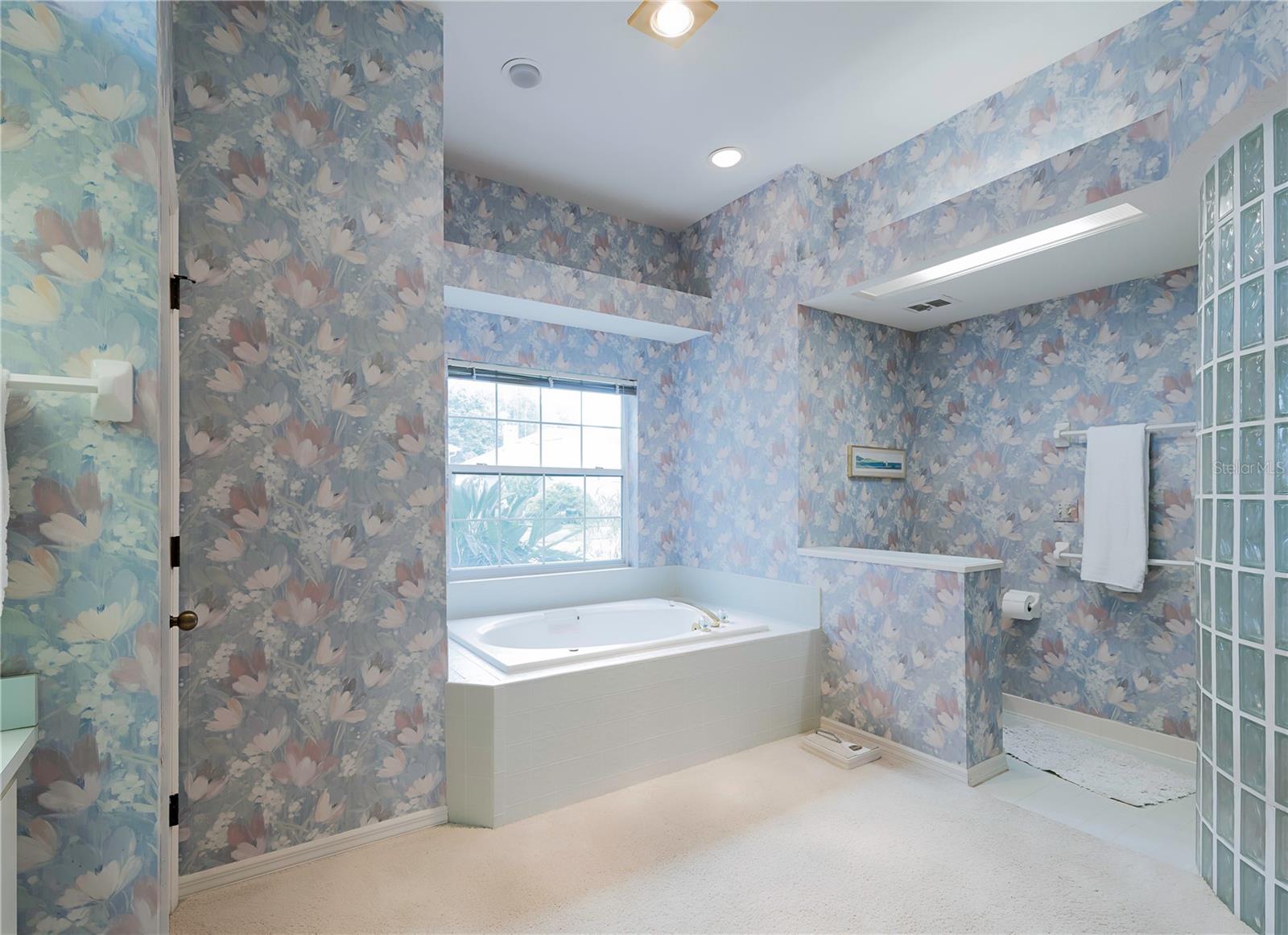 Listing photo id 17 for 2406 Dana Drive