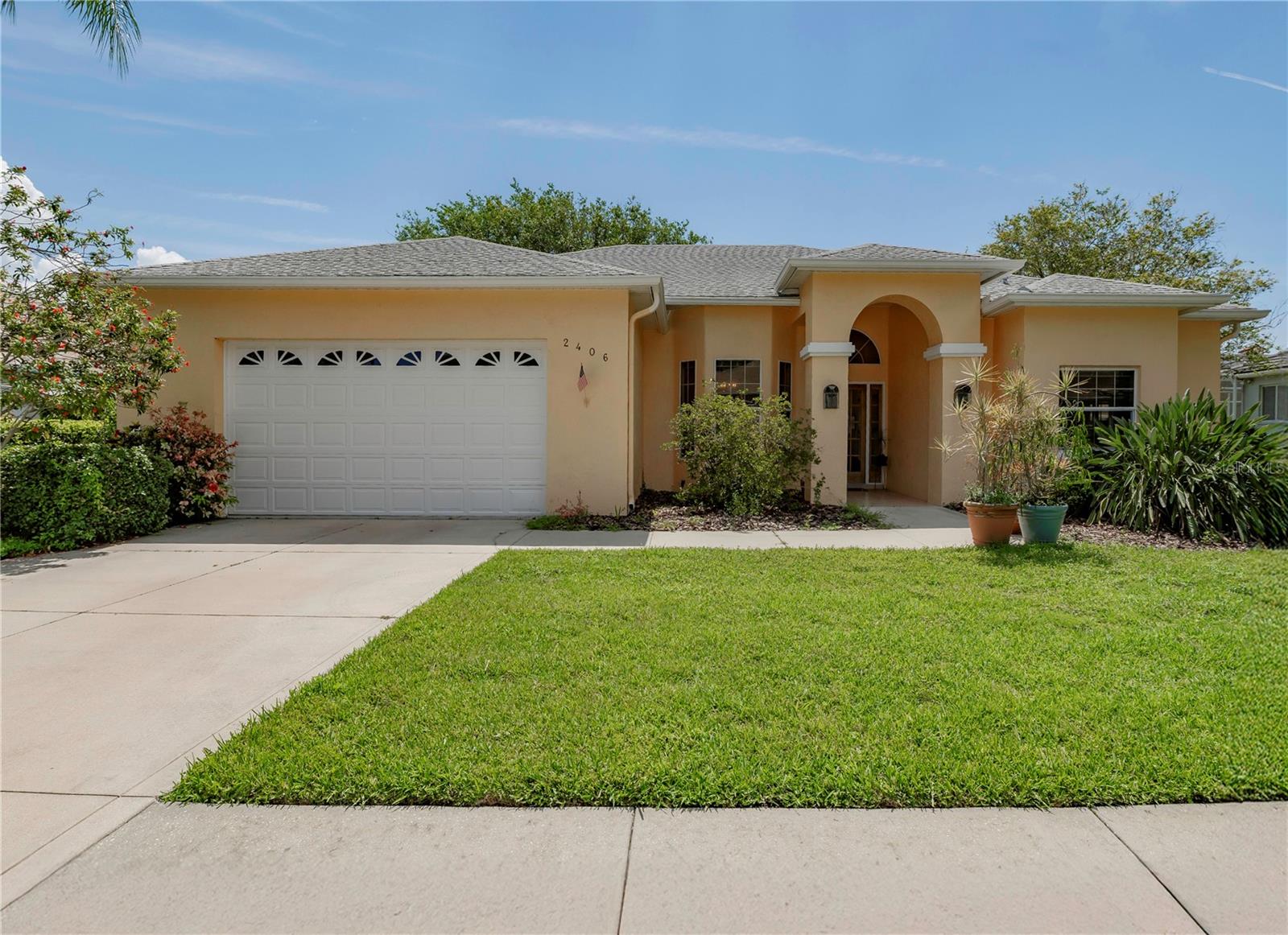 Listing photo id 0 for 2406 Dana Drive