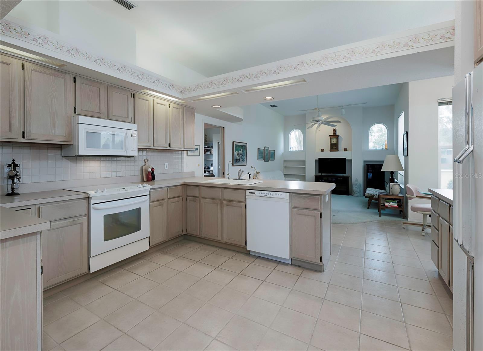 Listing photo id 19 for 2406 Dana Drive