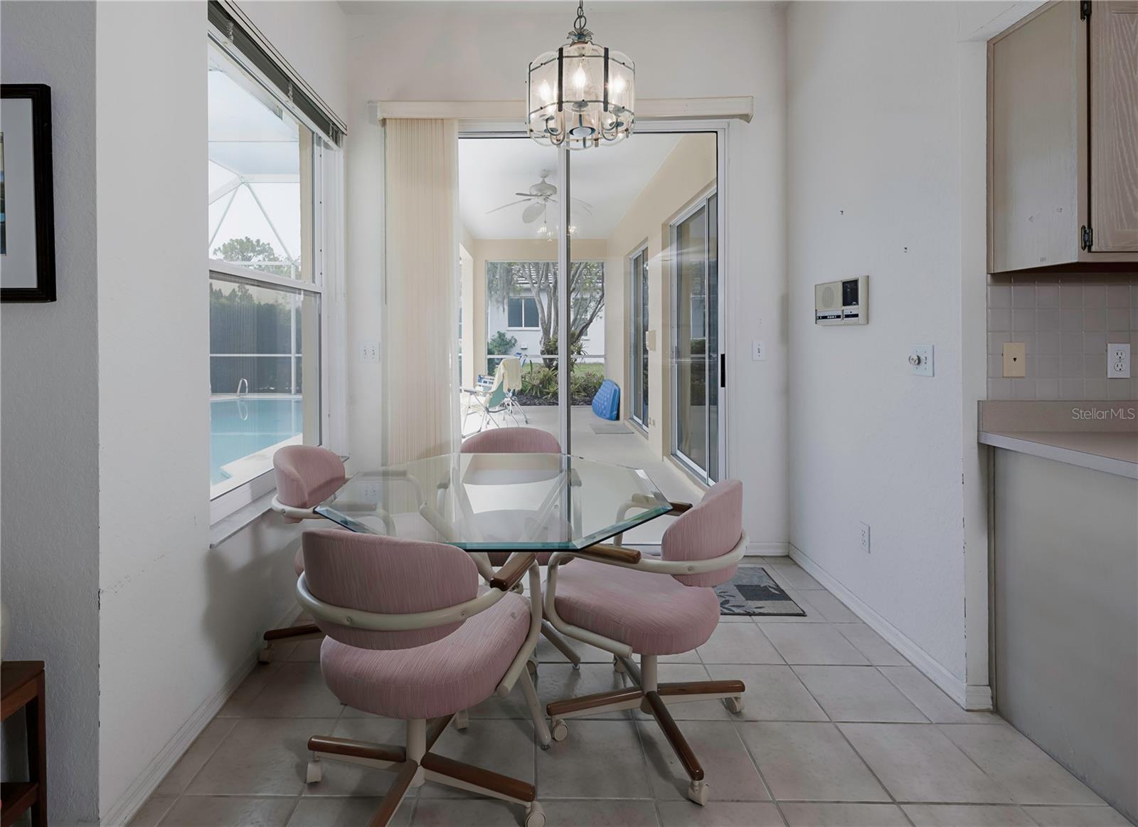Listing photo id 25 for 2406 Dana Drive