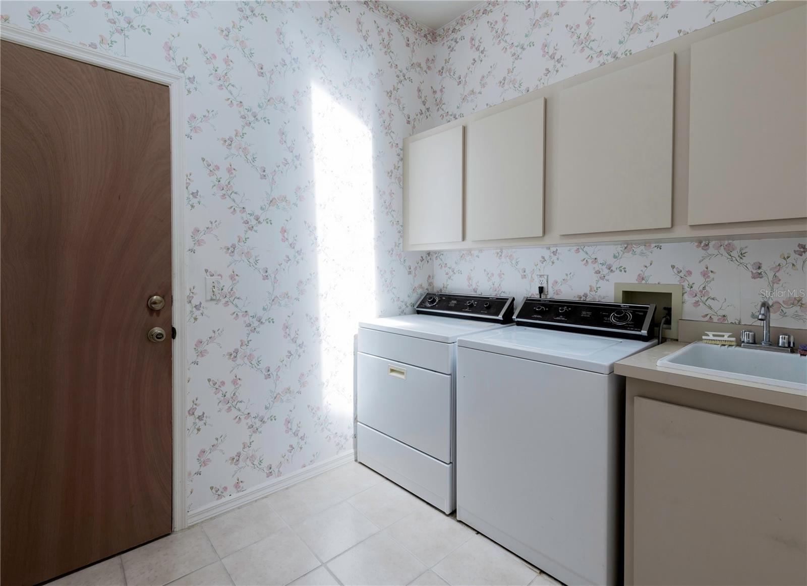 Listing photo id 40 for 2406 Dana Drive
