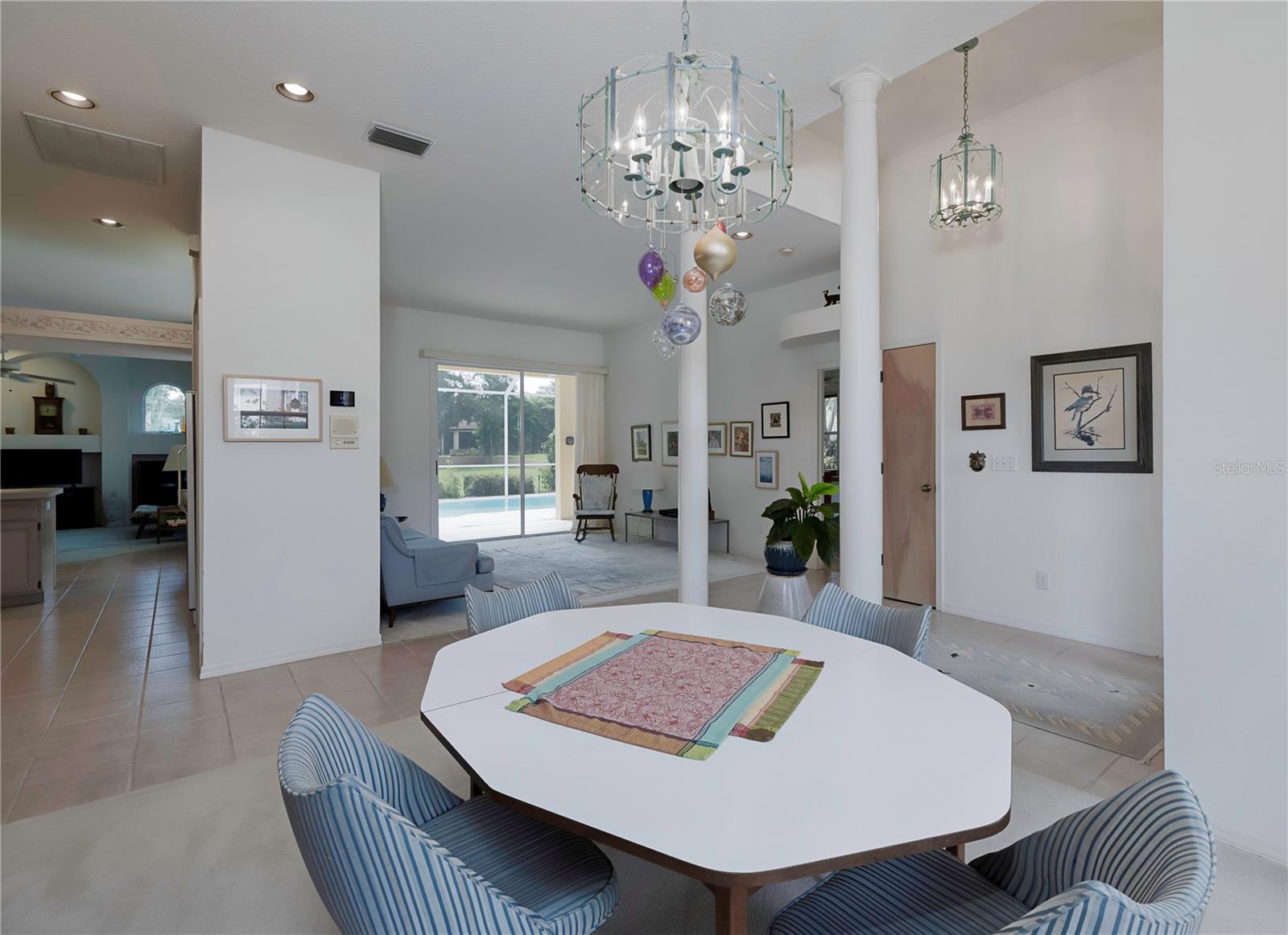 Listing photo id 7 for 2406 Dana Drive
