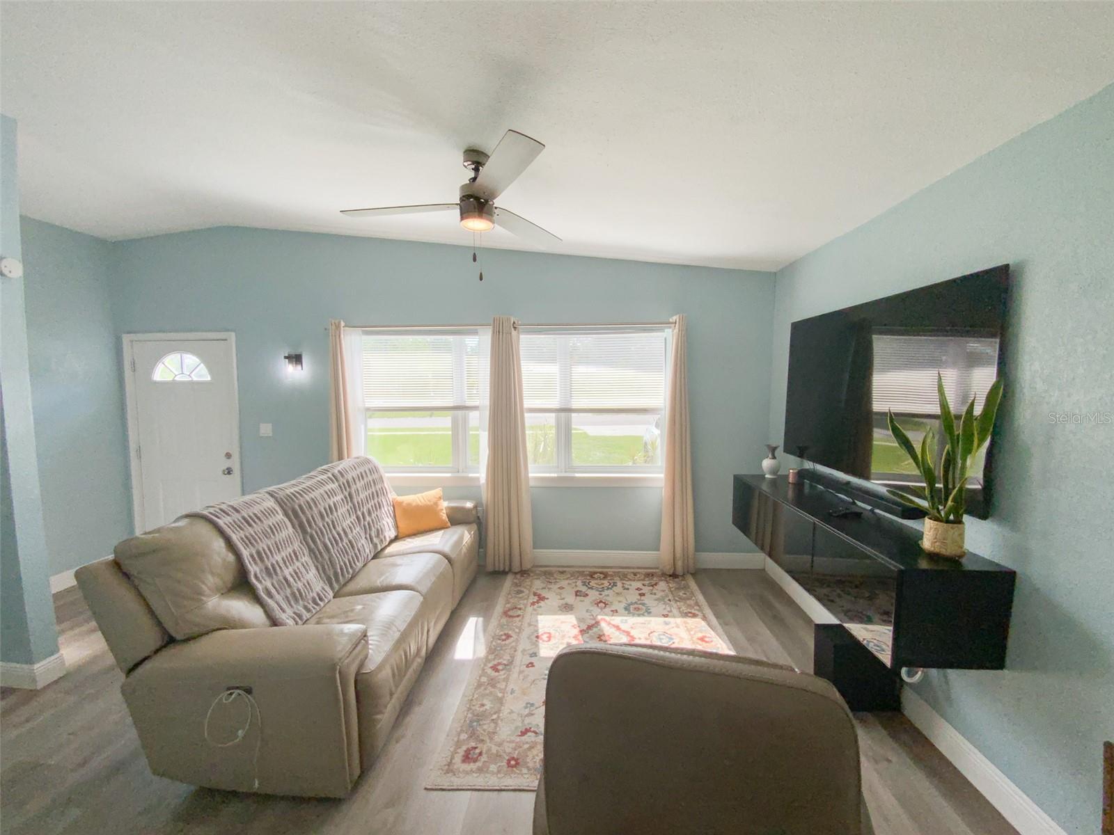Image 11 of 30 For 9620 Overlook Drive