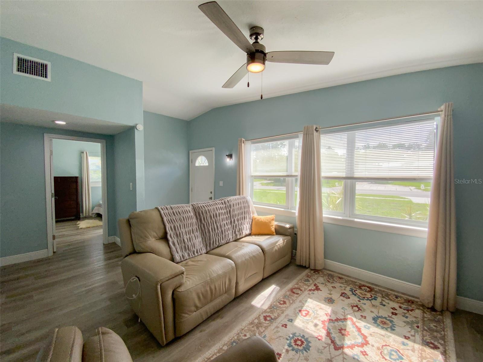Image 13 of 30 For 9620 Overlook Drive
