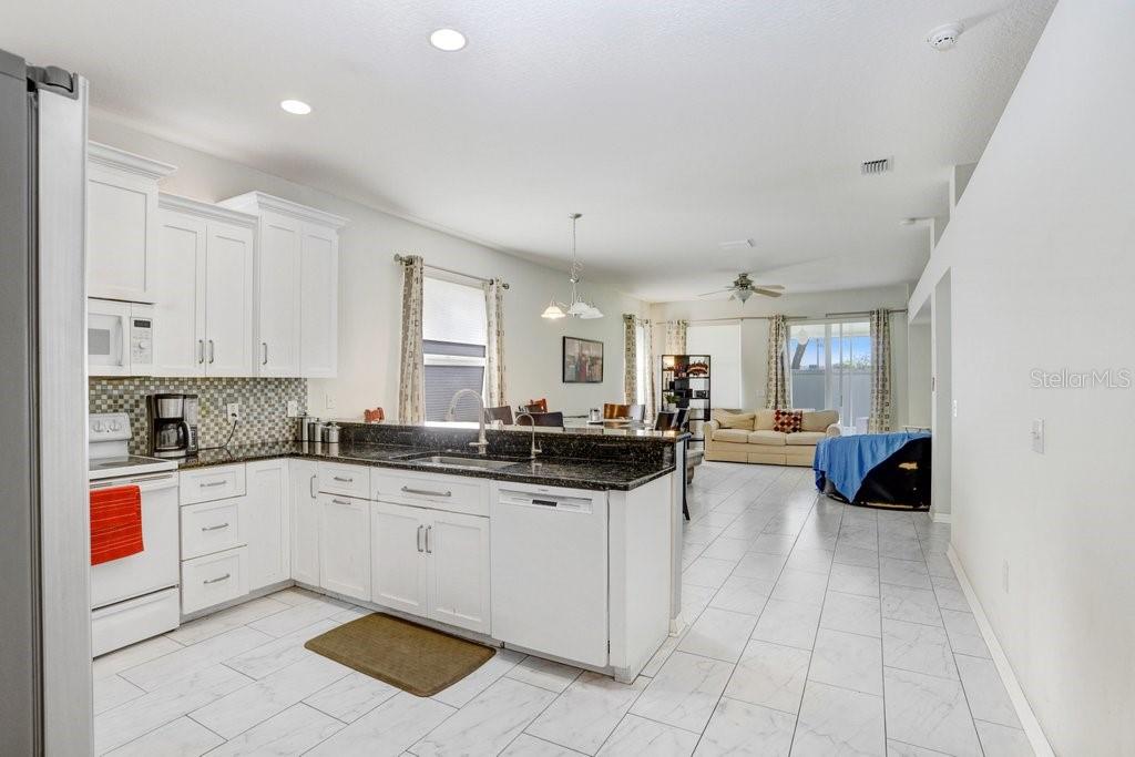 Listing photo id 2 for 30247 Emmetts Court