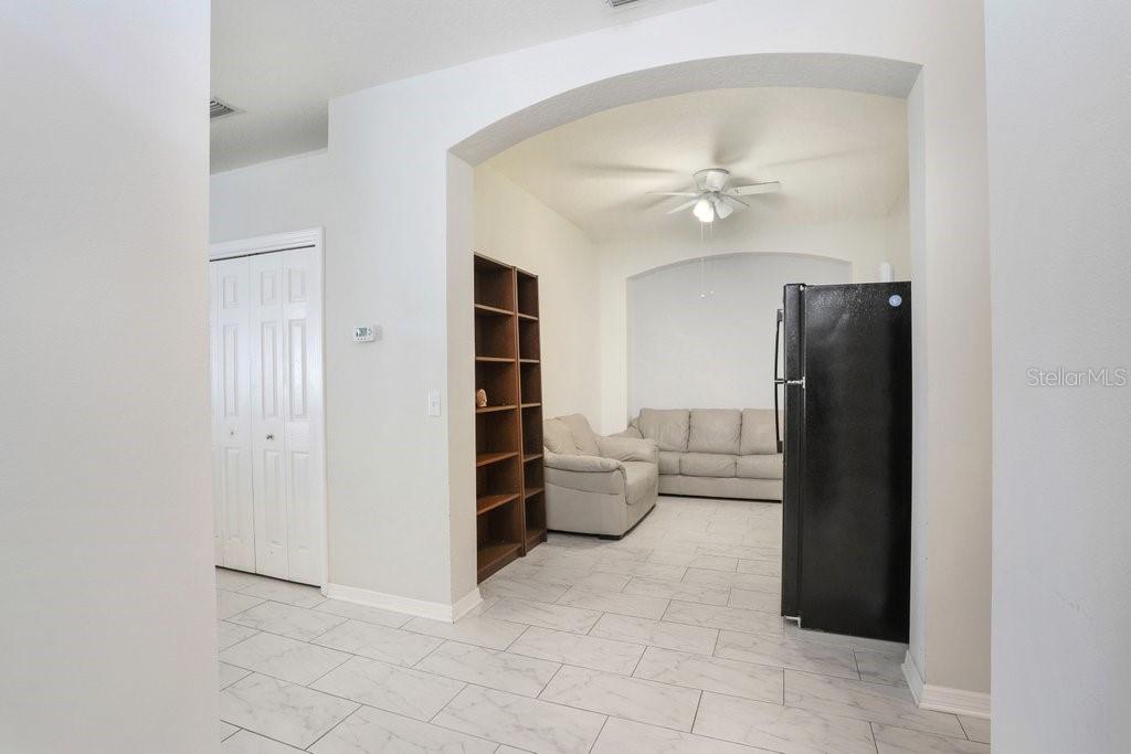 Listing photo id 5 for 30247 Emmetts Court
