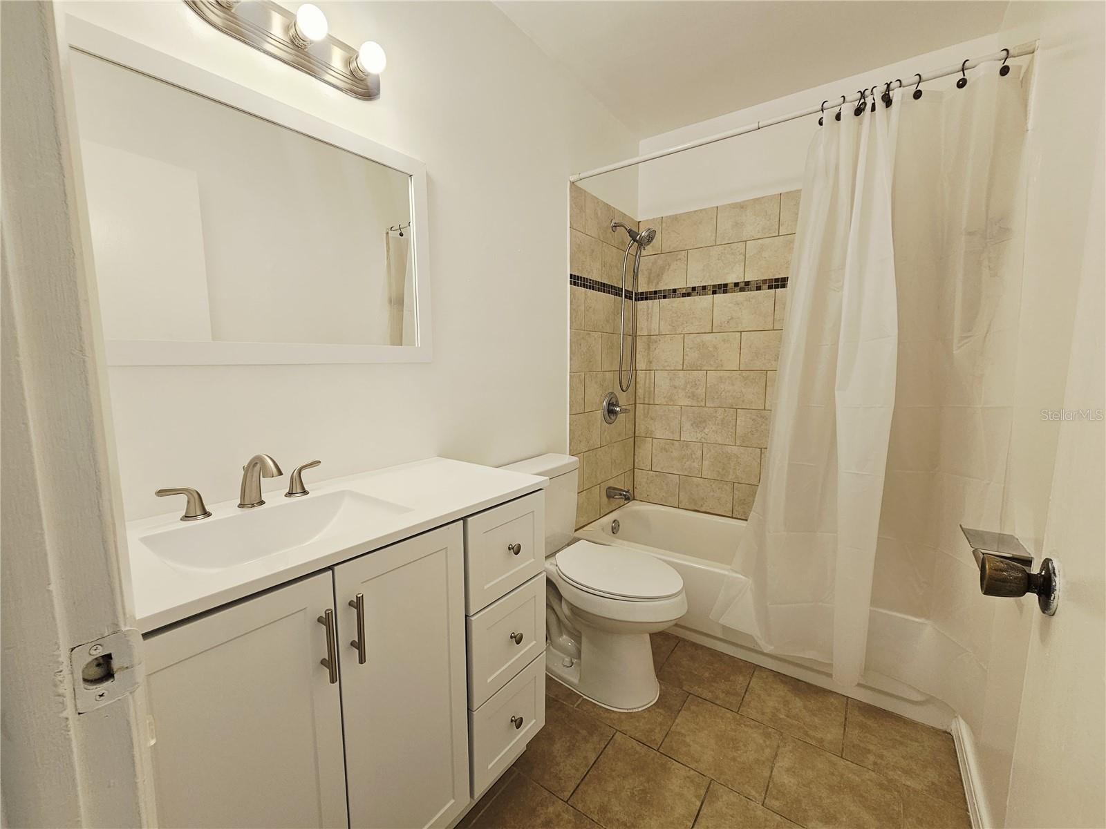 Image 5 of 18 For 9114 Tudor Dr  L207