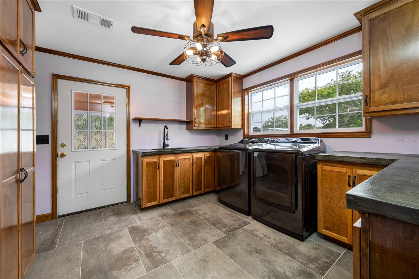 Image 18 of 26 For 4313 Riviera Court