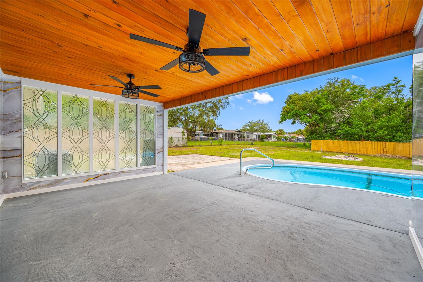 Image 19 of 26 For 4313 Riviera Court
