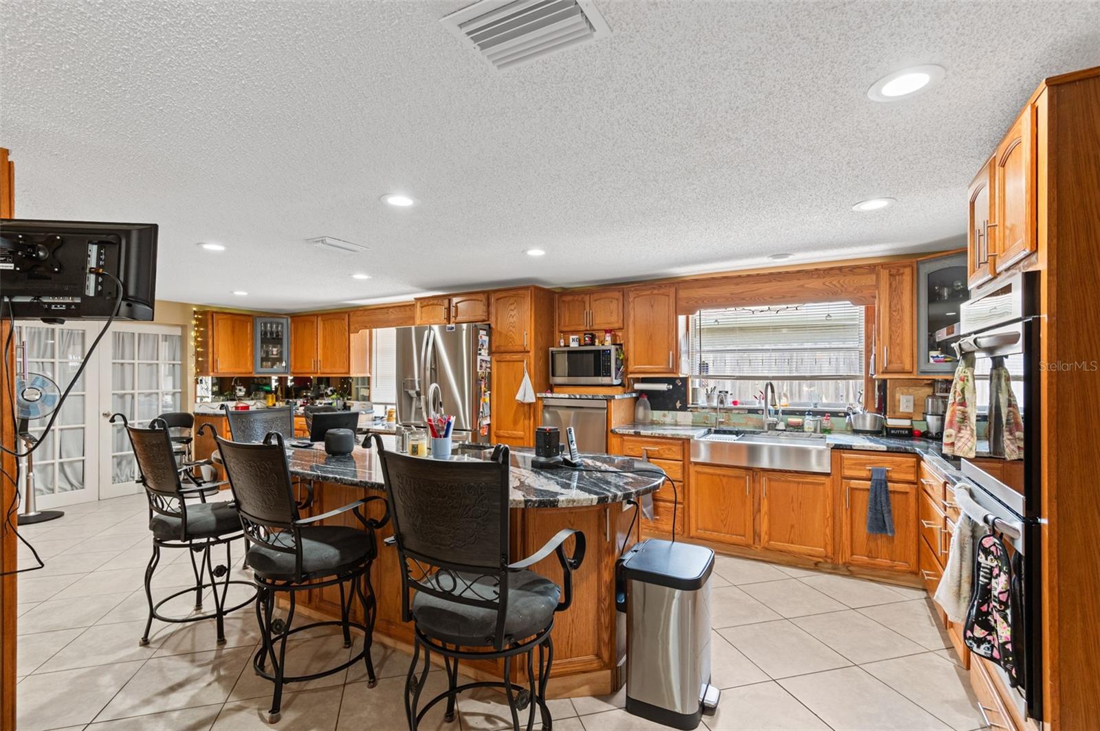Listing photo id 8 for 2030 Norfolk Drive