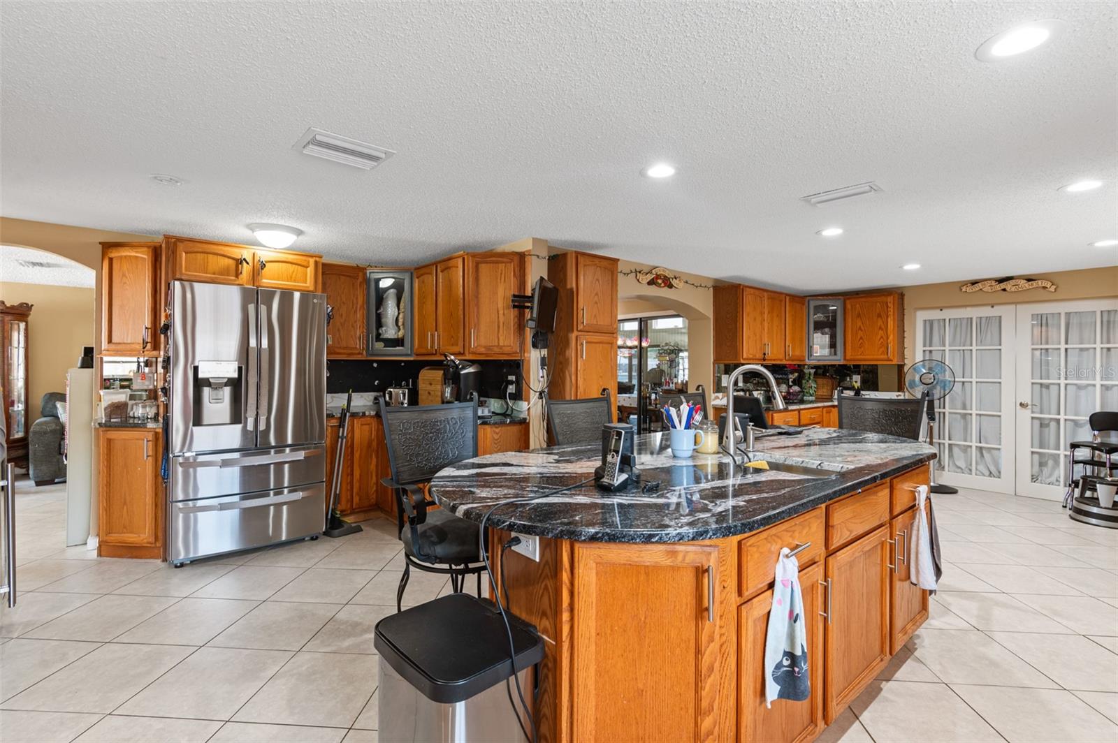 Listing photo id 11 for 2030 Norfolk Drive
