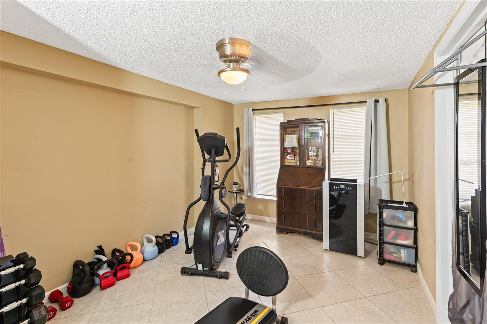 Listing photo id 21 for 2030 Norfolk Drive