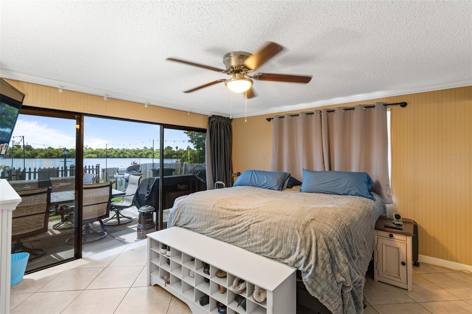 Listing photo id 24 for 2030 Norfolk Drive