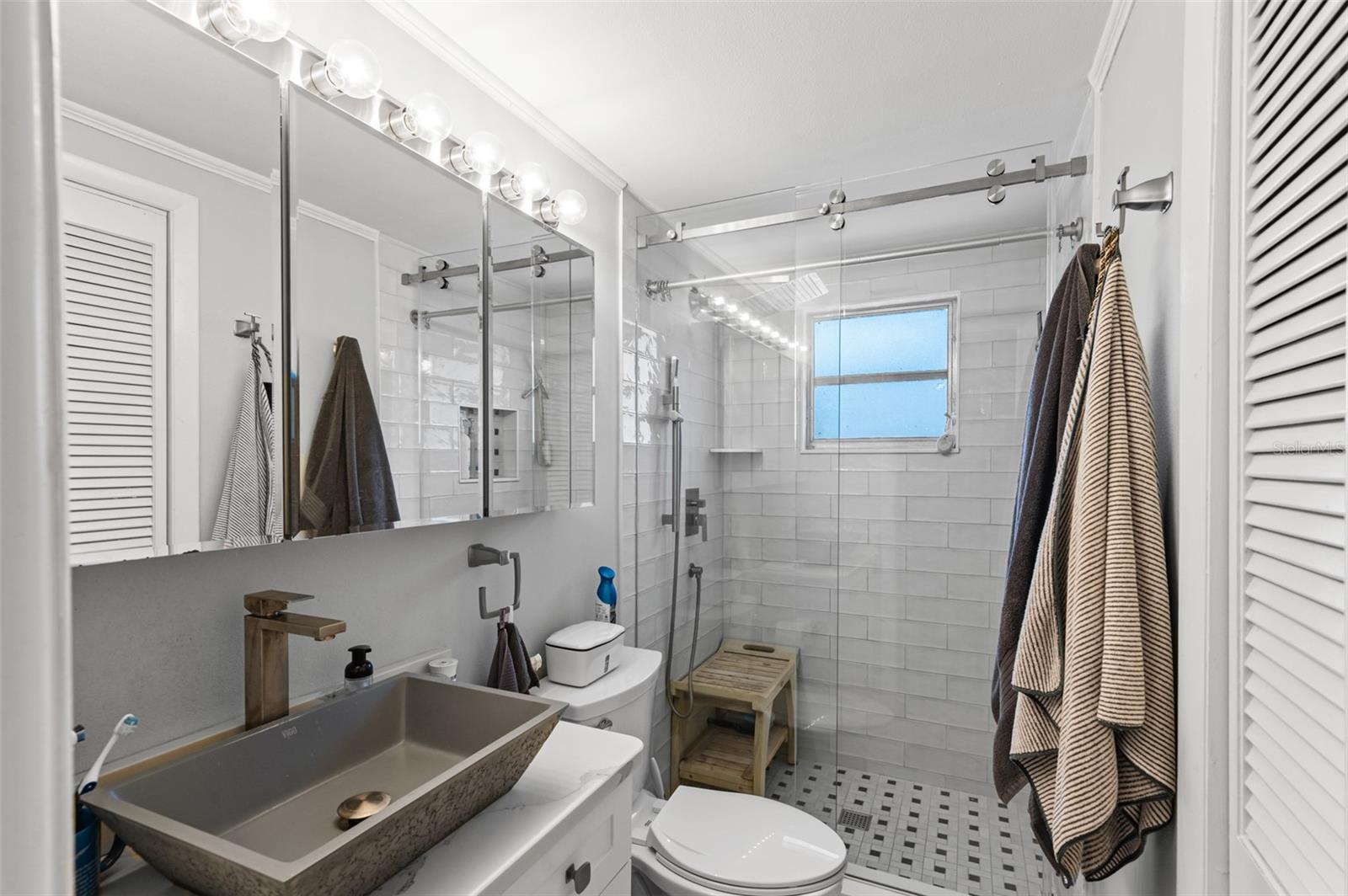 Listing photo id 29 for 2030 Norfolk Drive