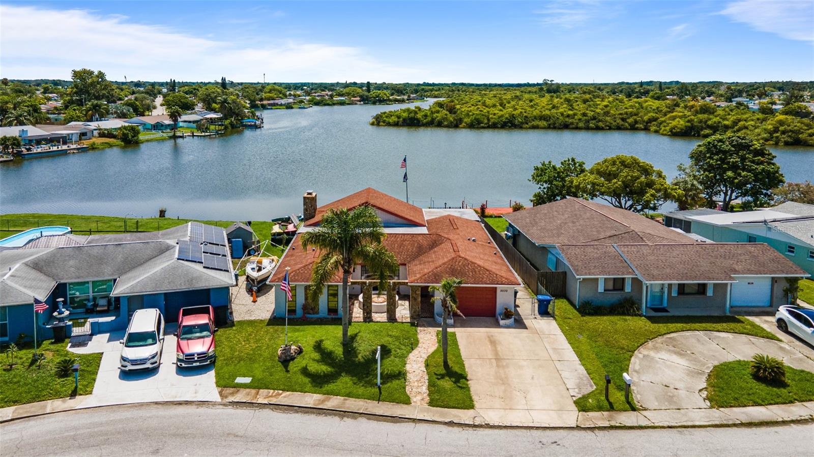 Listing photo id 35 for 2030 Norfolk Drive